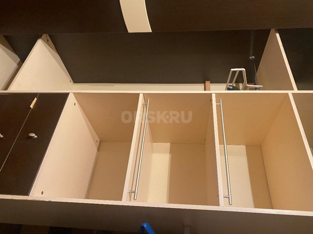 Продам спальный гарнитур в хорошем состоянии, шкаф, кровать и тумба. - Орск