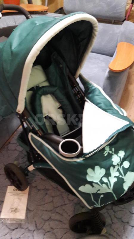 детскую коляску в отличном состоянии, очень удобную в хранении и перевозке - Орск