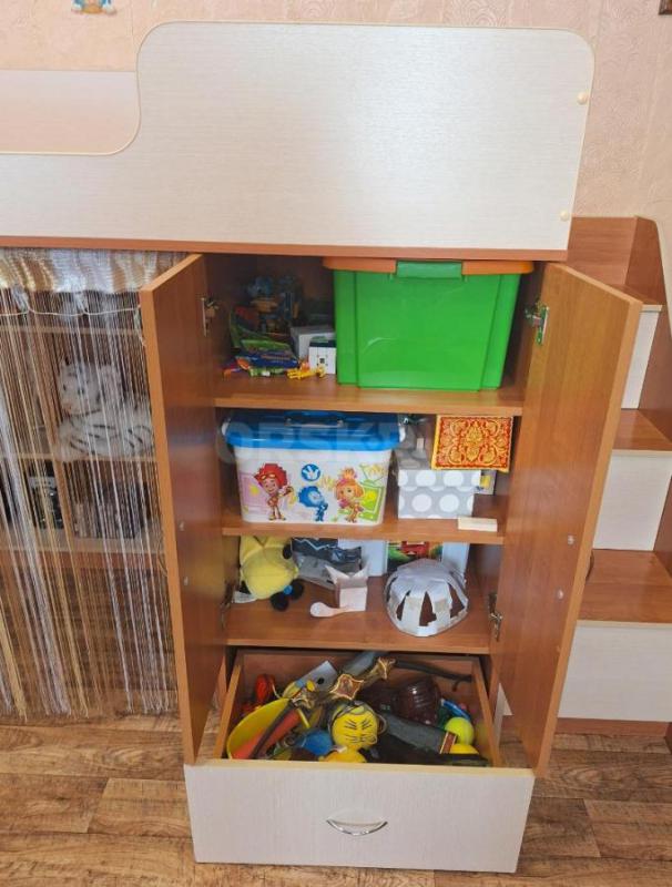 Кровать-чердак в хорошем состоянии
Кровать: 140х185х84 см
Спальное место: 80х180 см
Лестница: 108 - Орск