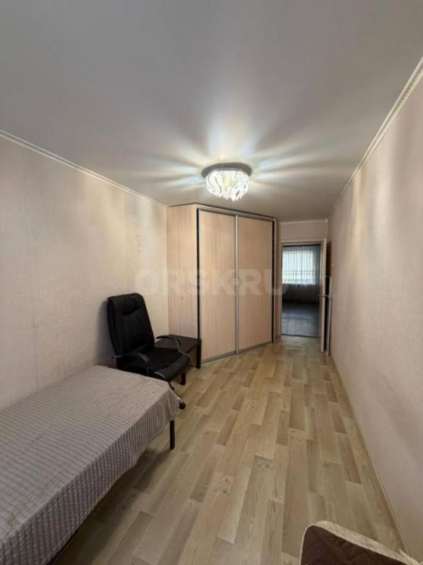 Сдается на длительный срок 2-х комнатная квартира в центре города (ул. - Орск