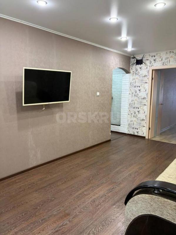 Сдается на длительный срок 2-х комнатная квартира в центре города (ул. - Орск