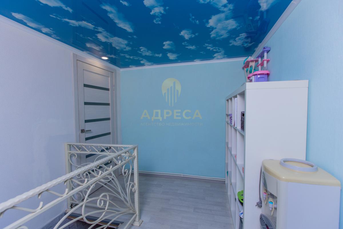 Продаётся 2-х этажный дом с земельным участком площадью 6 соток. - Оренбург