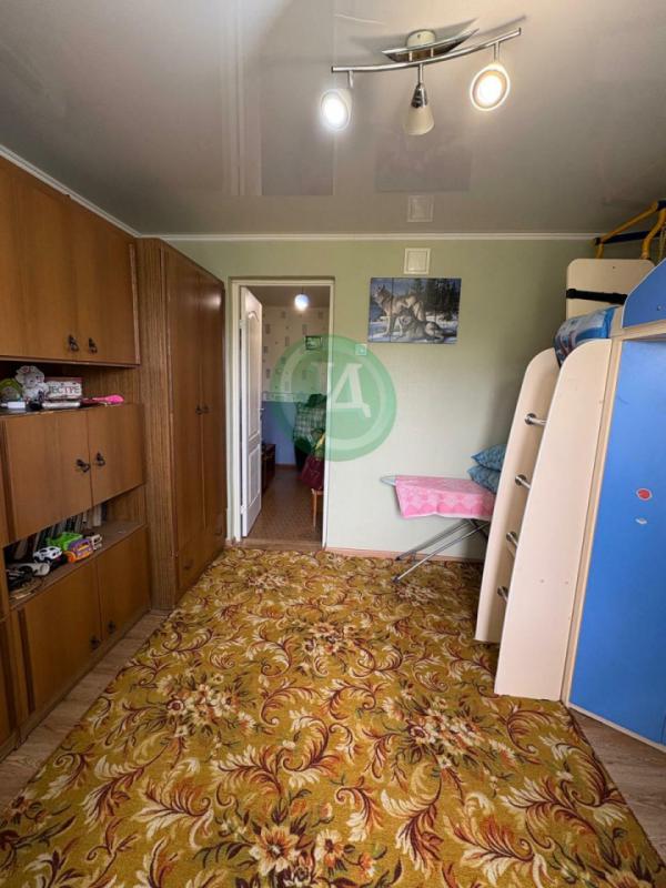 Продается просторная двухкомнатная квартира улучшенной планировки по адресу ул. - Орск