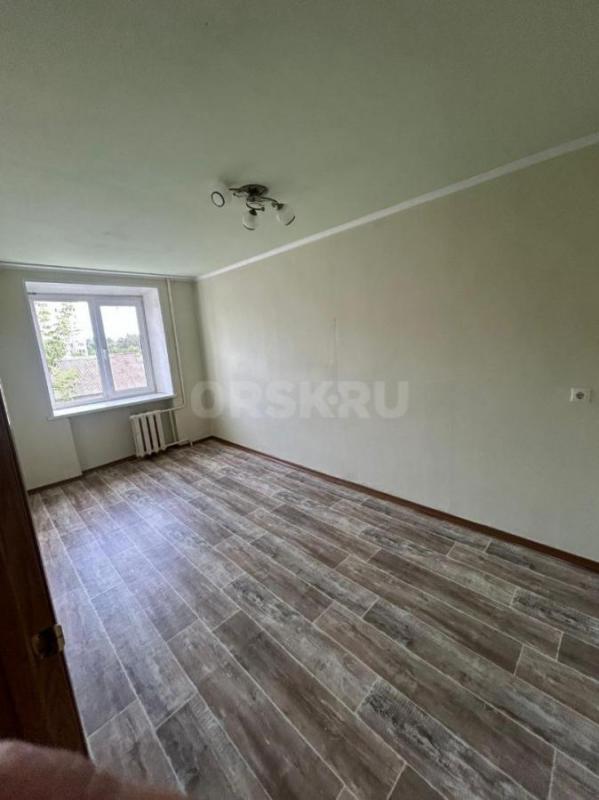 Продаётся 2-х комнатная квартира в кирпичном доме по ул. - Орск