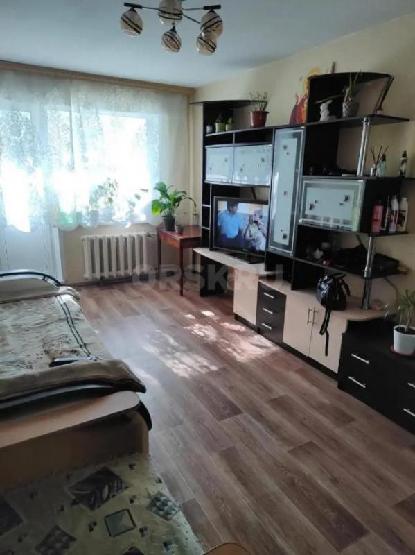 Сдам 2х комнатную квартиру порядочной  семье на длительный срок на парке строителей, 2 этаж - Орск