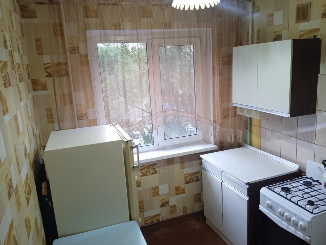 Сдаётся 2х комнатная квартира на длительный срок с мебелью по ул. - Новотроицк