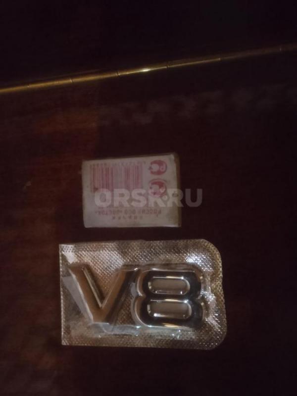 Шильдик новый v8 металлический-300руб. - Орск
