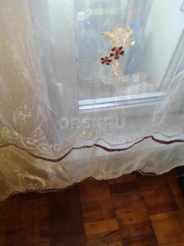 2 штуки тюли  органза голубая с вышивкой и белая с бардо  по 700 руб каждая 6 метров  2 и 4 фото низ - Орск