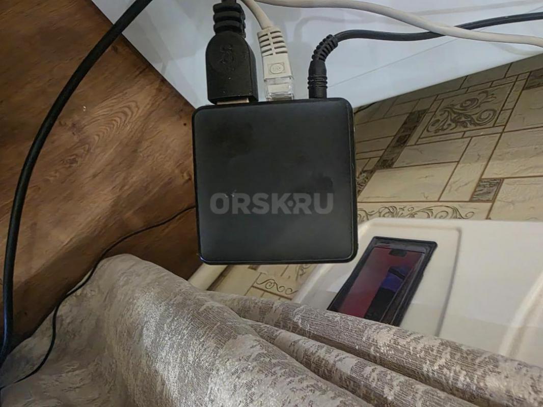 Продам телевизор с приставкой держателем и пультом. - Орск