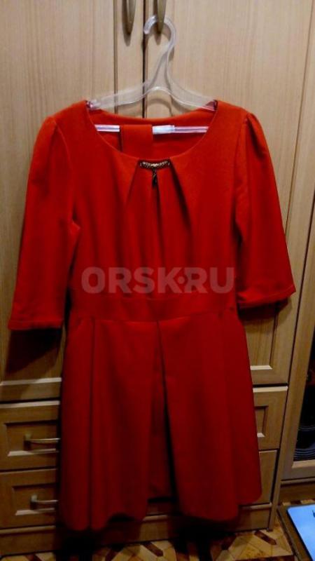 Платья, одеты по 1 разу, наяву красивее р.46-48 по 800 руб., в подарок набор сережек - Орск