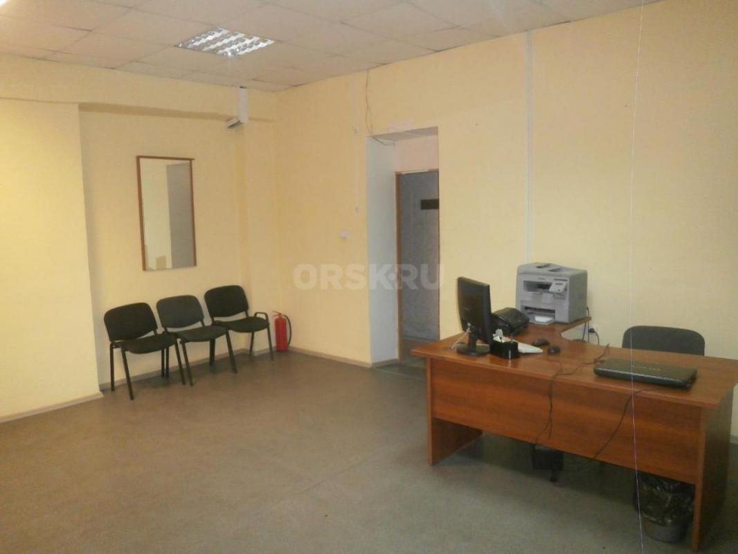 Сдается в здании справа от ТРК ЕВРОПЕЙСКИЙ офисные помещения  . - Орск