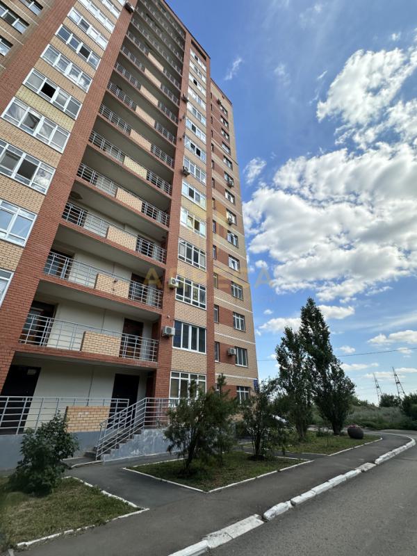 В продаже двухкомнатная квартира в кирпичном доме, расположенная на 3 этаже 14-ти этажного дома. - Оренбург