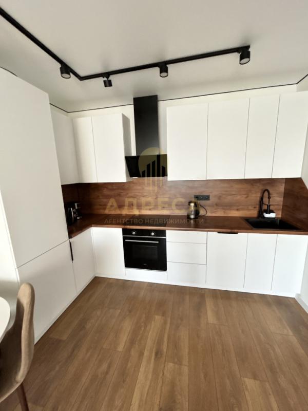 Евро-трешка с дизайнерским ремонтом в доме комфорт-класса, ЖК &laquo;Геометрия&raquo;. - Оренбург