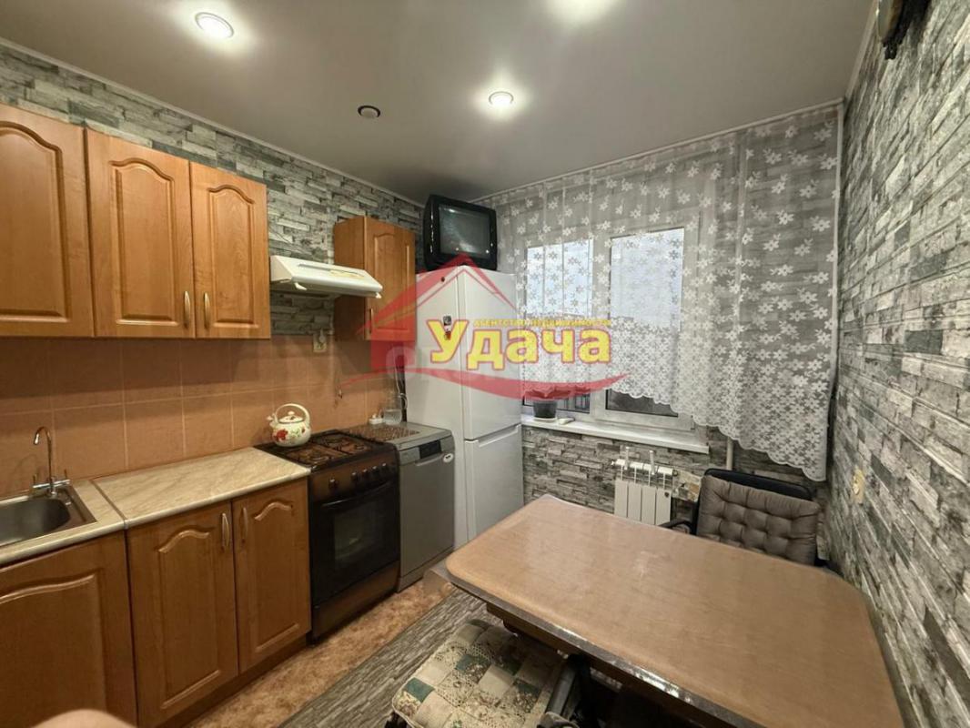 Продается 3-х комнатная квартира улучшенной планировки с развитой инфраструктурой, на 6-том этаже 9- - Орск