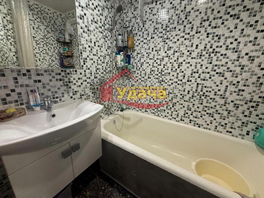 Продается 3-х комнатная квартира улучшенной планировки с развитой инфраструктурой, на 6-том этаже 9- - Орск