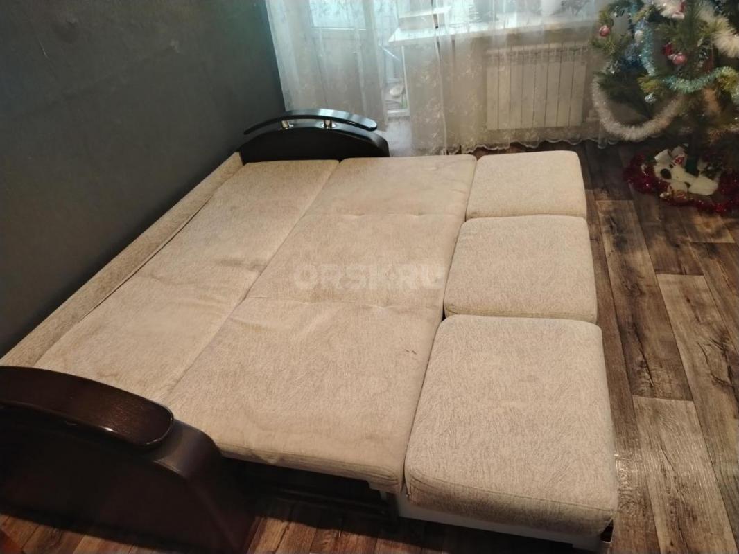 Продам диван в хорошем состоянии, раскладывается на 3 положения 200*220,реальному покупателю скинем - Орск