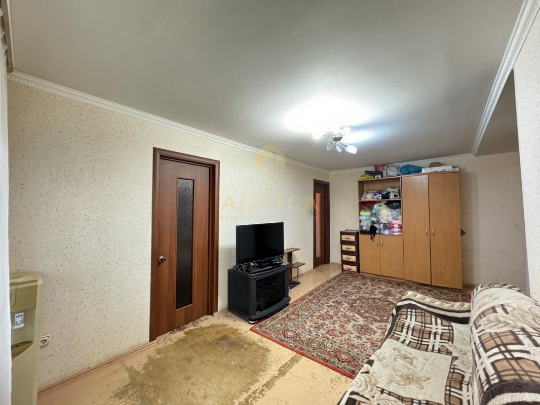 Продается двухкомнатная квартира , общей площадью 42,4 кв. - Оренбург