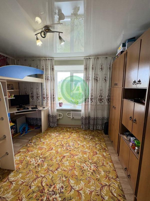 Продается просторная двухкомнатная квартира улучшенной планировки по адресу ул. - Орск