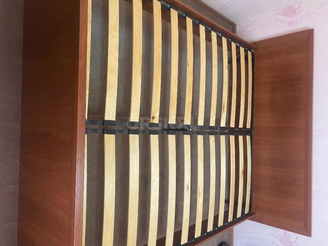 Продам спальный гарнитур:
- кровать - спальное место 160/200 , ортопедическая основа;
- шкаф для о - Орск