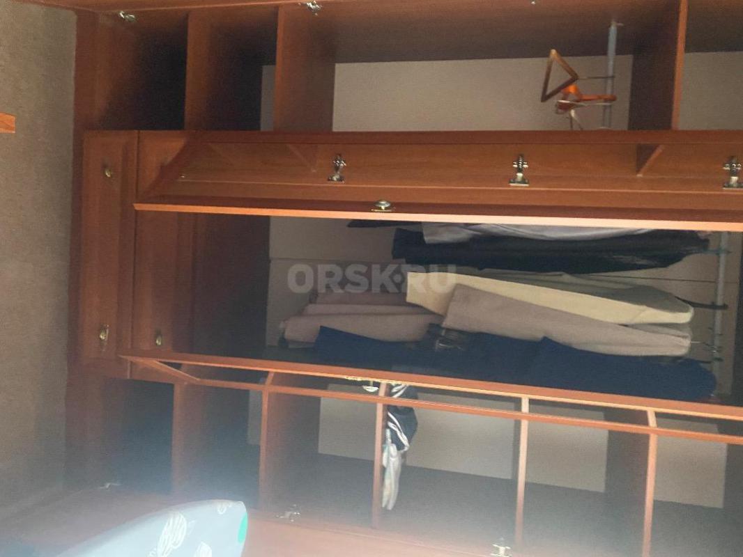 Продам спальный гарнитур:
- кровать - спальное место 160/200 , ортопедическая основа;
- шкаф для о - Орск