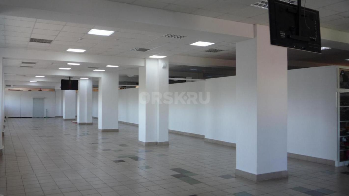 Сдаётся в аренду помещение в центре деловой жизни г Медногорска площадью 300м2. - Медногорск