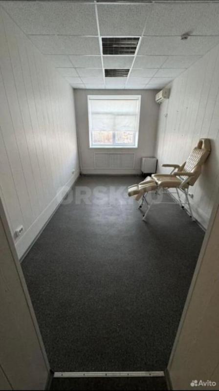 Сдаются в аренду помещения офисного и свободного назначения в административном 4-х этажном здании. - Орск