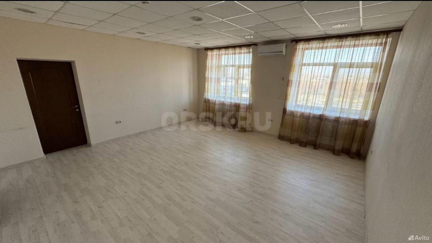 Сдаются в аренду помещения офисного и свободного назначения в административном 4-х этажном здании. - Орск