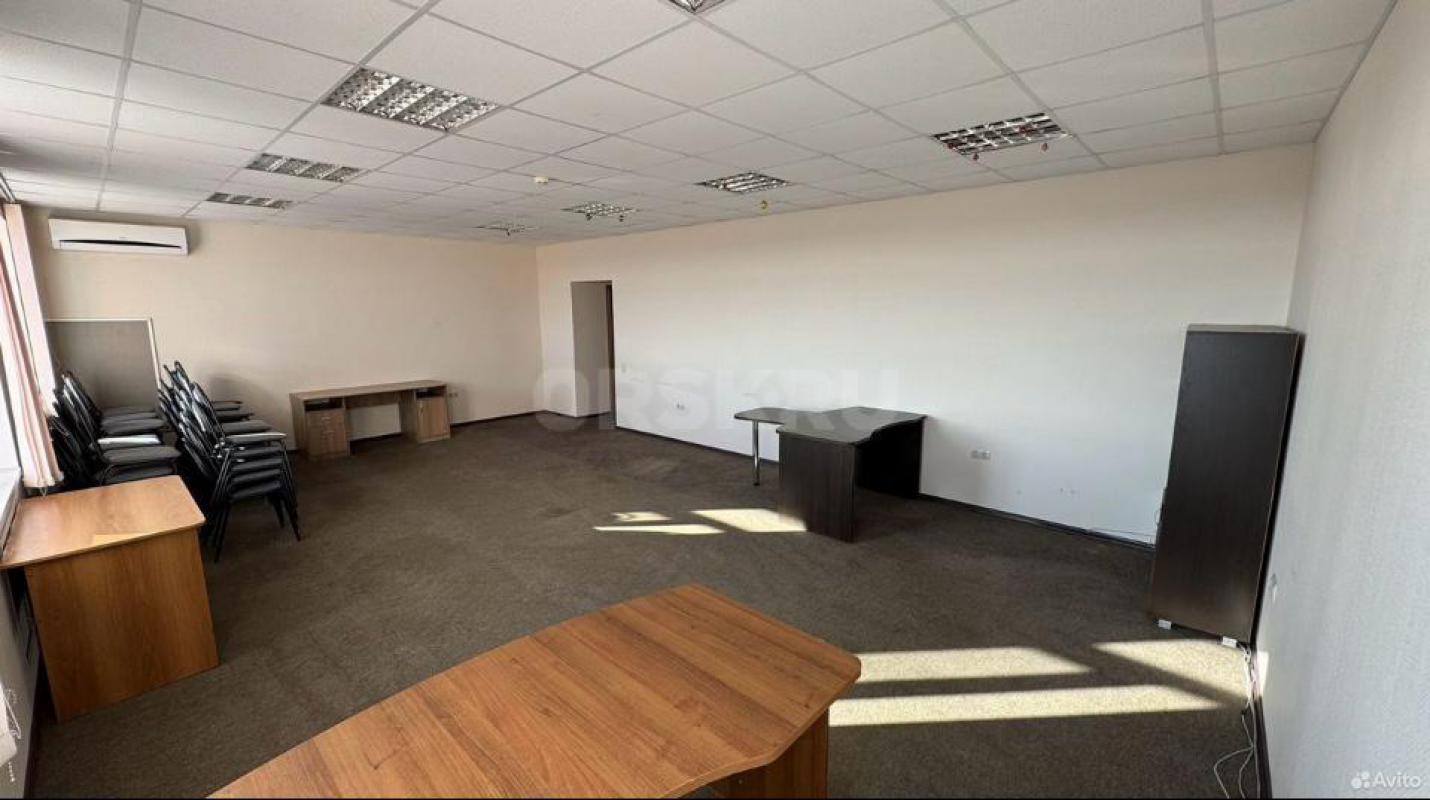 Сдаются в аренду помещения офисного и свободного назначения в административном 4-х этажном здании. - Орск