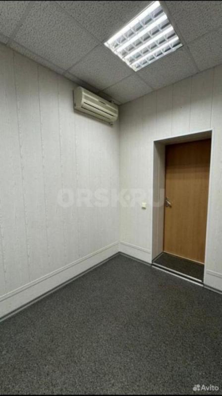 Сдаются в аренду помещения офисного и свободного назначения в административном 4-х этажном здании. - Орск