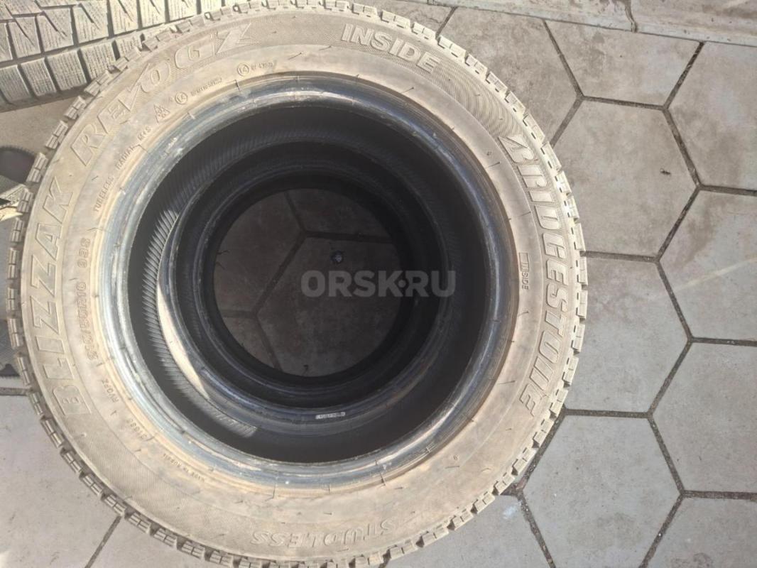 215/55/R16 
BRIDGESTONE BLIZZAK REVO GZ
в отличном состоянии,без грыж и порезов ,держак отличный - Орск