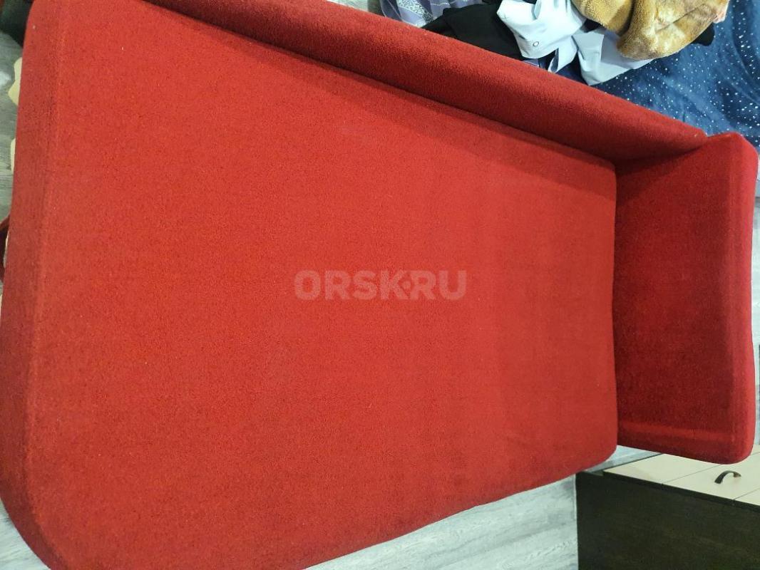 Продам диванчик детский до 10-11 лет,б/у, в разложенном виде 180см. - Орск