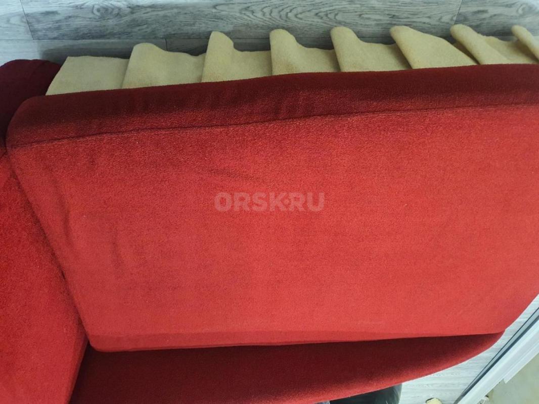 Продам диванчик детский до 10-11 лет,б/у, в разложенном виде 180см. - Орск