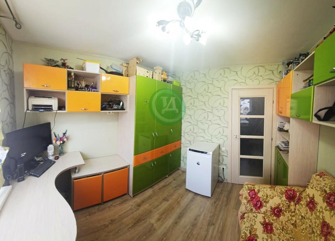 Продам 3-х комнатную квартиру улучшенной планировки по адресу: ул. - Орск