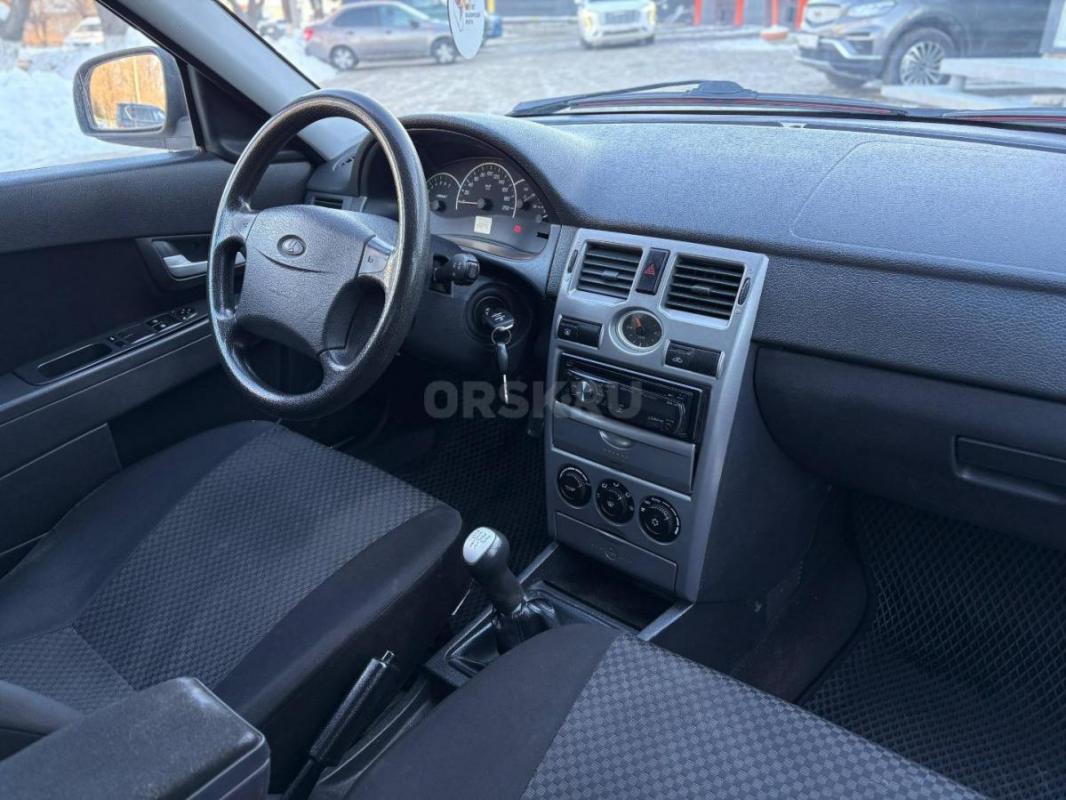 Двигатель 1.6 МТ (98 л. с.)
 Климат-контроль
 ГУР
 Подушка безопасности
 Юридически чист
 Полны - Орск