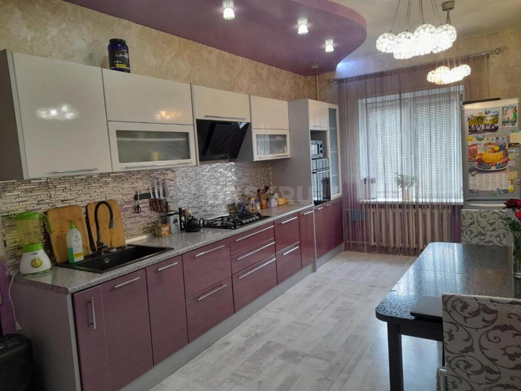 Продам дом в тихом районе рядом с центром города. - Орск