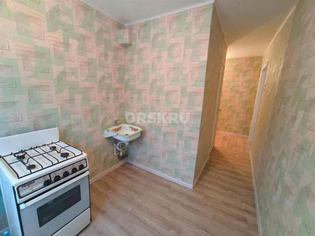 Предлагается к приобретению уютная двухкомнатная квартира общей площадью 40 квадратных метров, распо - Орск