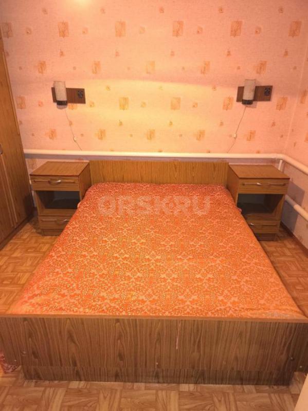 Продам спальный гарнитур цвет орех. - Орск