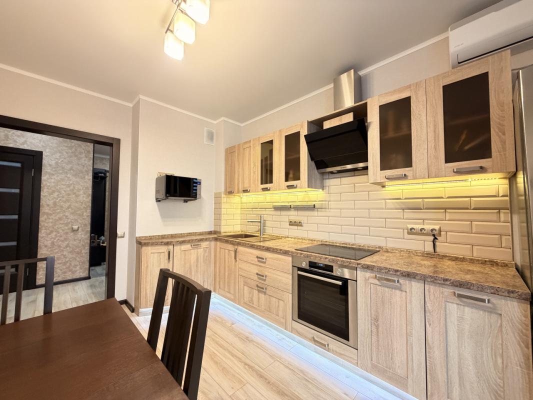 Продается квартира, полностью с ремонтом, расположенная на 14-м этаже 17 этажного дома. - Оренбург