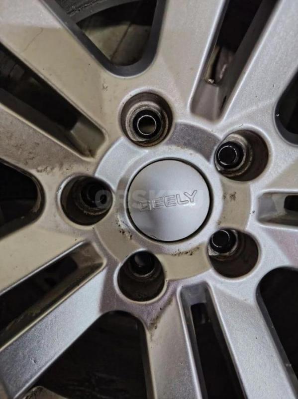 Продам комплект колес на литых оригинальных дисках на Джилли Эмгранд х7. - Орск