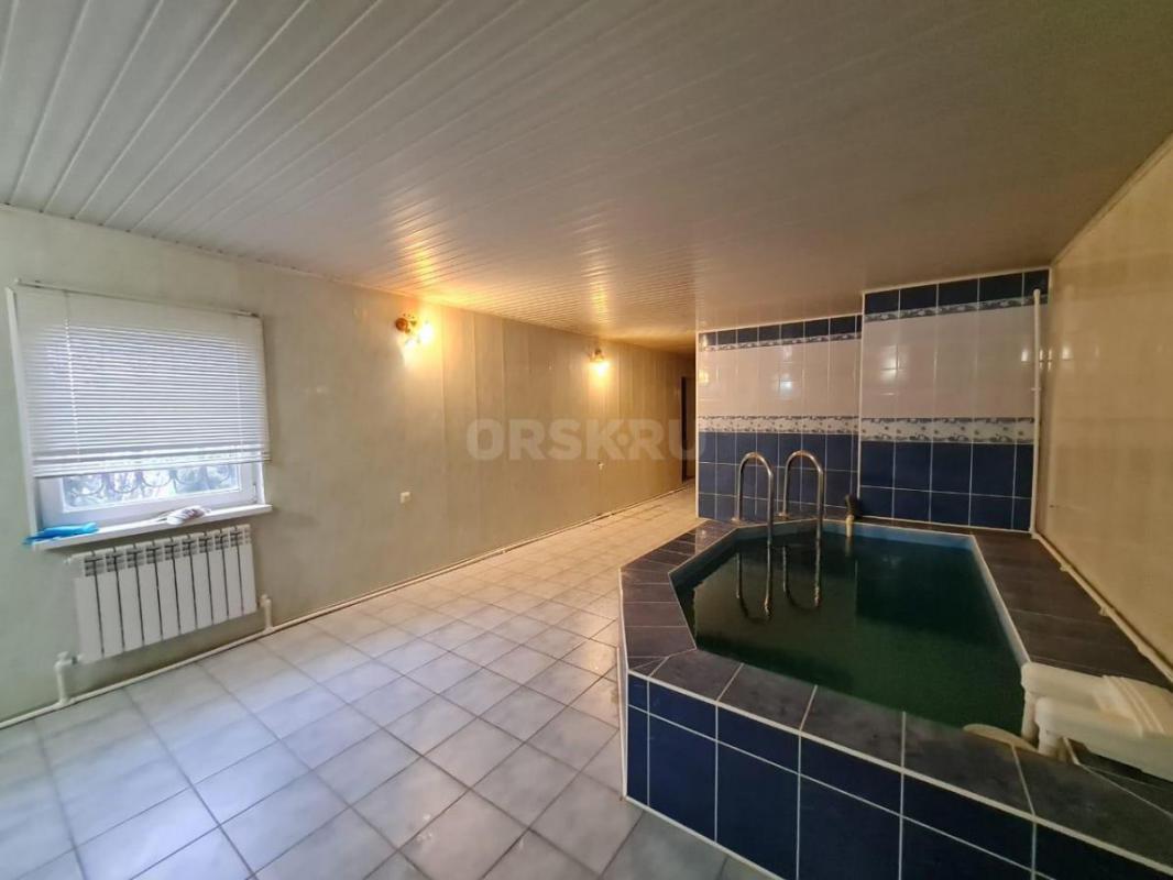 Продаётся уютный двухэтажный дом — пространство для счастливой жизни вашей семьи! - Орск