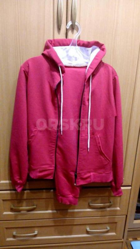 Платье р.40 -900 руб., платья р.146-152 по 900 руб., платья р.135-140 по 500 руб., платье р.129-134 - Орск