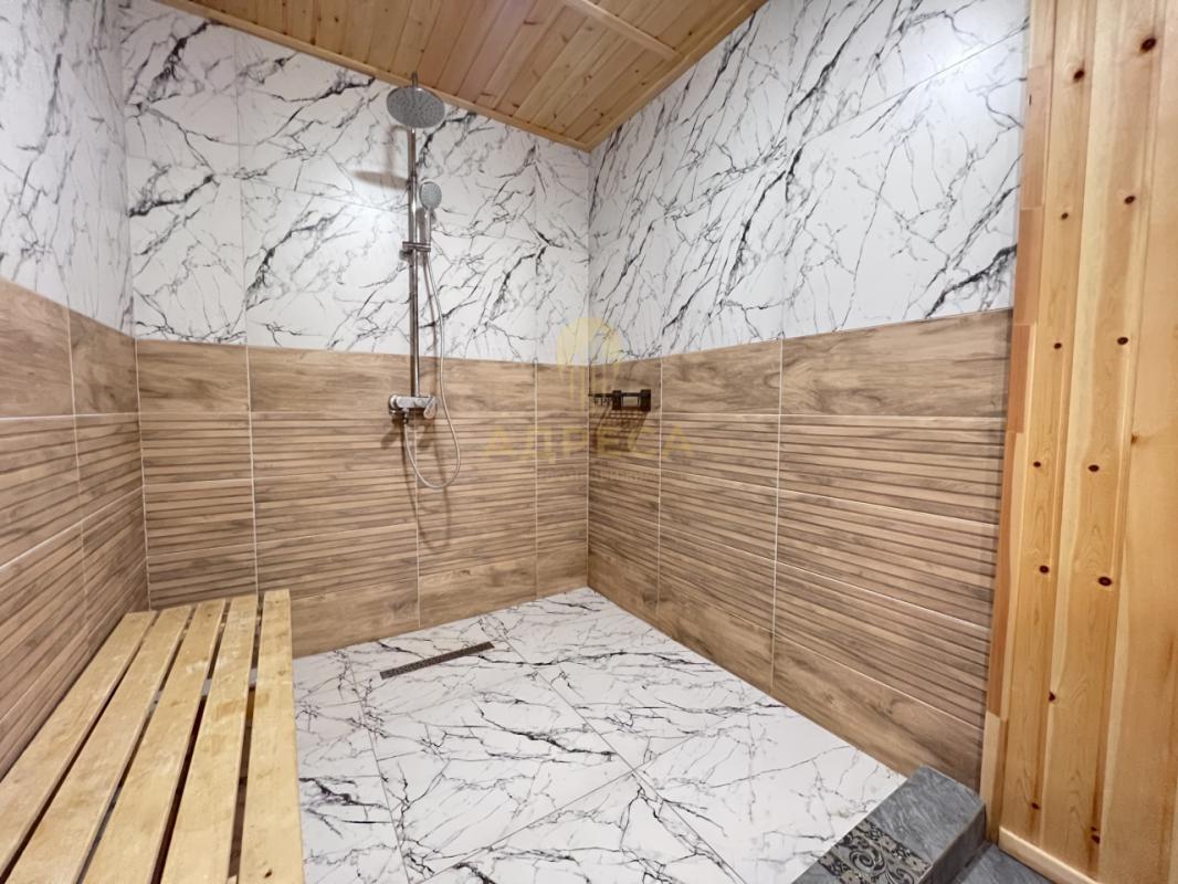 Продаётся просторный и надёжный дом для большой семьи, со всей необходимой инфраструктурой для комфо - Ленина