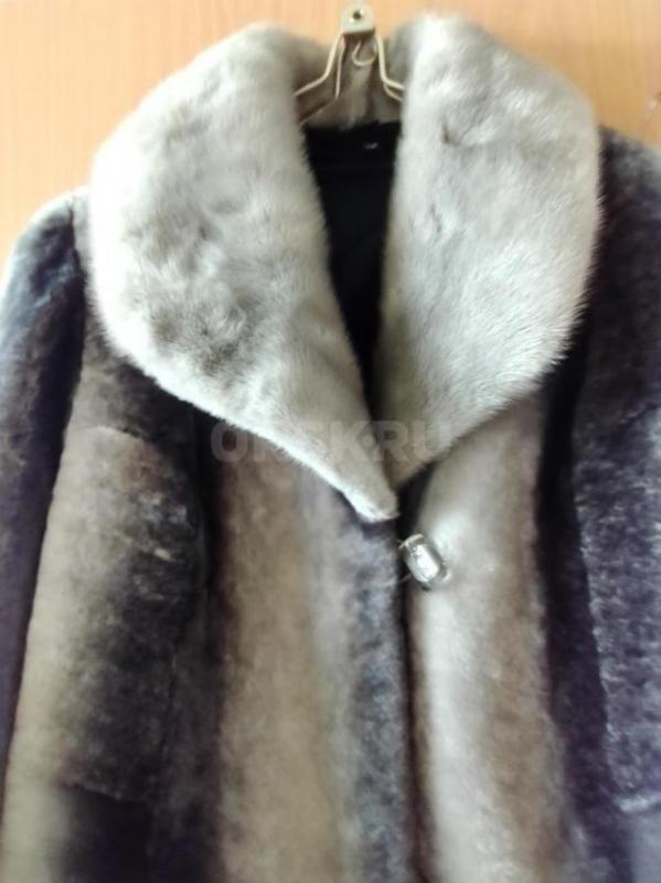 шубу мутон воротник норка серая длинная 120 см фабричная практически не носила продам за 3000 тыс ра - Орск