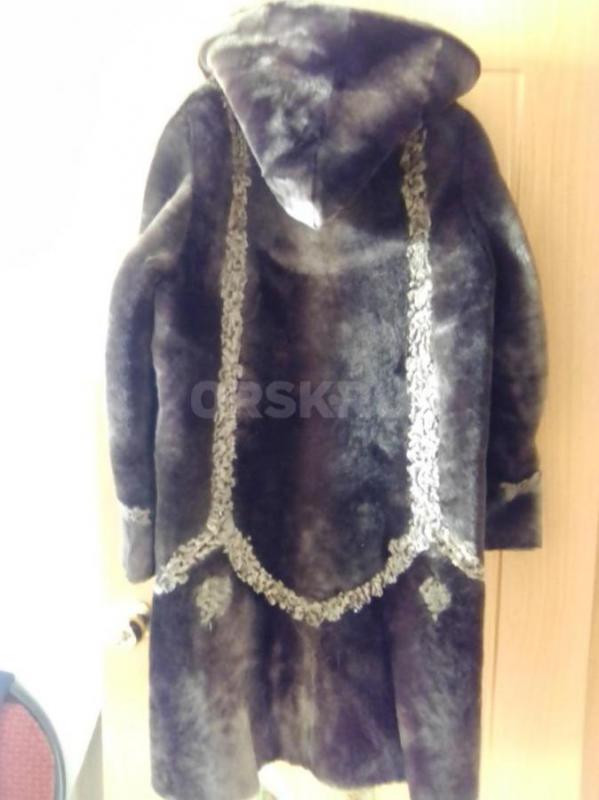 шуба мутон с капюшоном фабрика пятигорск раз 48-50 отдам за 2000 практически не носила жалко без дел - Орск
