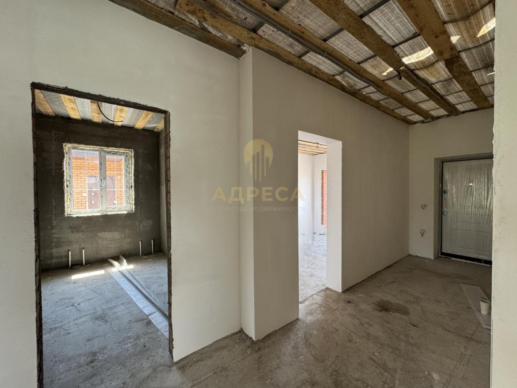 Предлaгaeм к продаже новый дoм с гаражом в мкр. - Оренбург