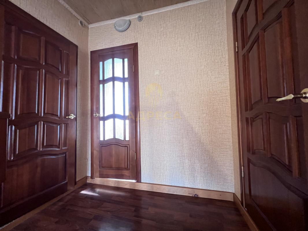 Продаётся 2-х этажный дом с земельным участком площадью 9 соток. - Кувандык