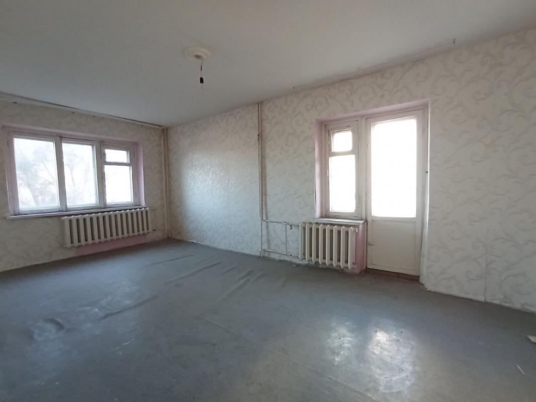 Продается большая 3-комнатная квартира  по адресу:  г. - Новотроицк