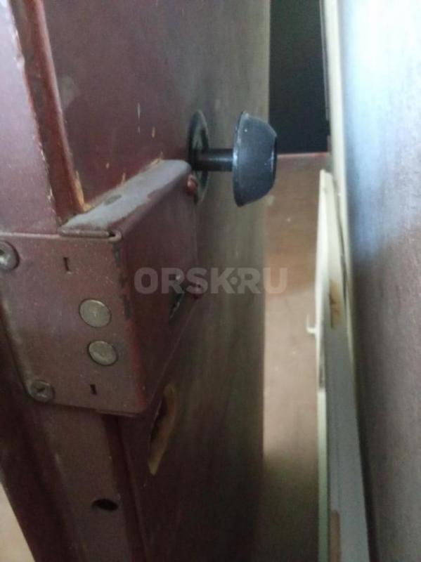 Продам железную дверь утеплённая с замком и ключами. - Орск
