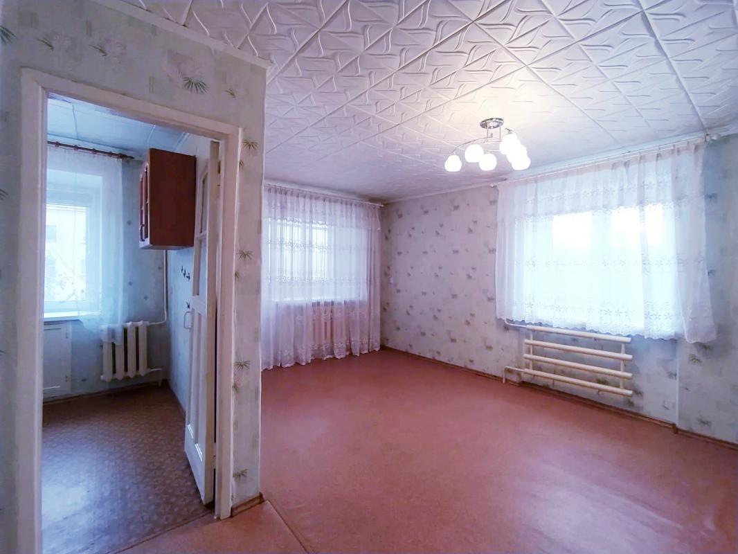 ПРОДАЁТСЯ 1 - КОМНАТНАЯ КВАРТИРА, НА 4 ЭТАЖЕ 5-ТИ ЭТАЖНОГО КИРПИЧНОГО ДОМА. - Новотроицк