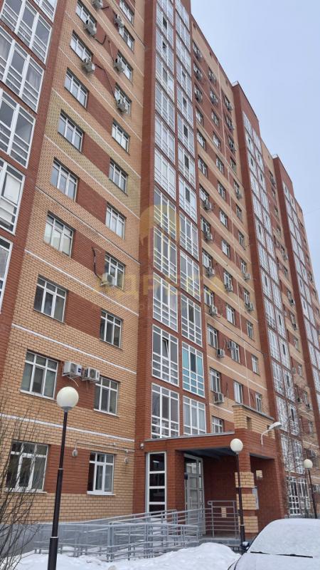 В продаже двухкомнатная квартира в кирпичном доме, расположенная на 3 этаже 14-ти этажного дома. - Оренбург